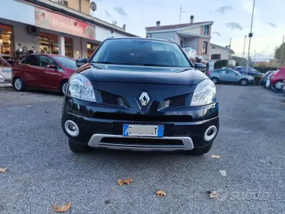 Käytetty Renault Koleos 175 HP (128 kW) 2009 Musta Katumaasturi