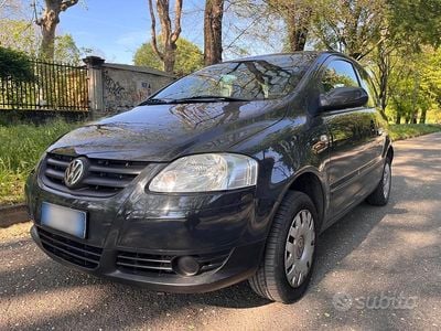 Begagnad VW Fox 75 HK (55 kW) 2005 Grå Halvkombi