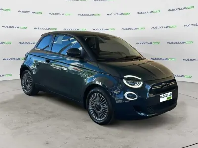 Nuova Fiat 500 64 CV (47 kW) 2025 Blu Berlina