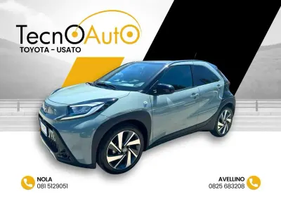 Usata Toyota Aygo X Lounge 72 CV (52 kW) 2024 Tarragon & black SUV
