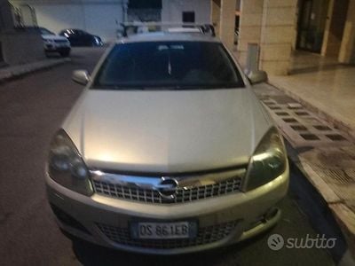 Usata Opel Astra 125 CV (91 kW) 2008 Grigio Coupé