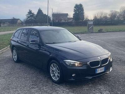 Usata BMW 318 90 CV (66 kW) 2015 Blu/azzurro Station wagon
