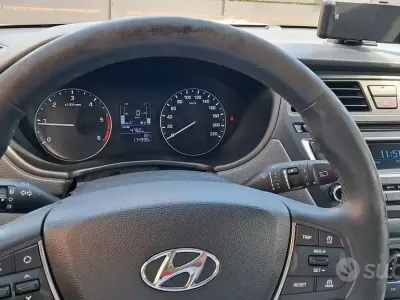 Usata Hyundai i20 75 CV (55 kW) 2015 Grigio Berlina