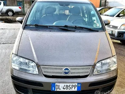 Begagnad Fiat Idea 70 HK (51 kW) 2008 Grå Minibuss