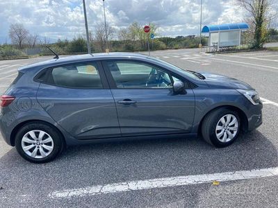 Usata Renault Clio V 101 CV (74 kW) 2021 Grigio Berlina