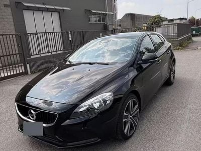 Usata Volvo V40 Business Edition 114 CV (83 kW) 2017 Nero Berlina