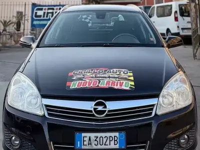 Usata Opel Astra 90 CV (66 kW) 2010 Nero Station wagon