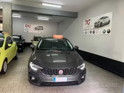 Usata Fiat Tipo Lounge 120 CV (88 kW) 2017 Grigio Berlina