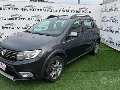 Usata Dacia Sandero Stepway 90 CV (66 kW) 2017 Grigio Berlina