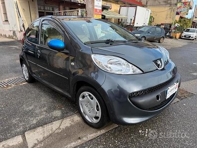 Usata Peugeot 107 54 CV (39 kW) 2007 Grigio Utilitaria