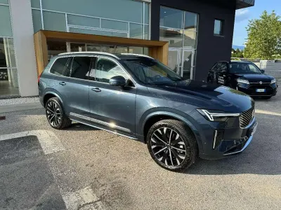 Usata Volvo XC90 Ultra 335 CV (246 kW) 2025 Blu SUV