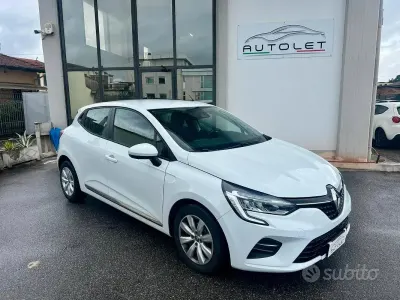 Käytetty Renault Clio V SE 75 HP (55 kW) 2021 Valkoinen Sedan
