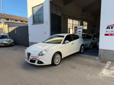 Usata Alfa Romeo Giulietta Progression 105 CV (77 kW) 2010 Bianco Utilitaria