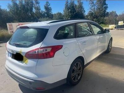 Usata Ford Focus 115 CV (84 kW) 2012 Bianco Station wagon