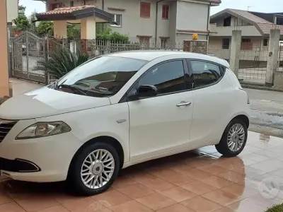 Usata Lancia Ypsilon Platinum 95 CV (69 kW) 2013 Bianco Utilitaria