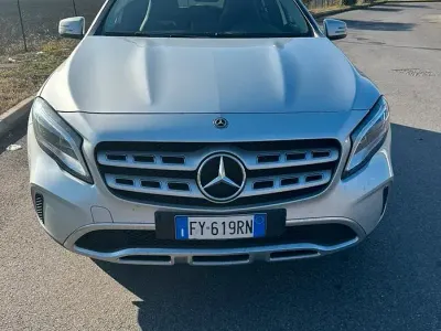 Usata Mercedes GLA180 109 CV (80 kW) 2019 Grigio SUV