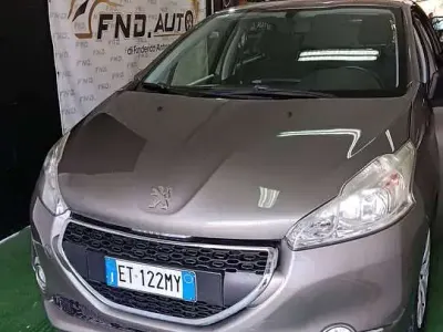 Usata Peugeot 208 Allure 82 CV (60 kW) 2013 Grigio Utilitaria
