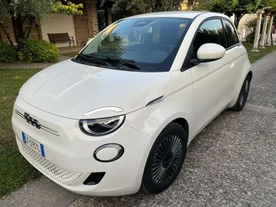 Usata Fiat 500e Action 42 kW (58 CV) 2021 Bianco Utilitaria