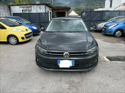 Usata VW Polo Comfortline 80 CV (58 kW) 2019 Gray Utilitaria