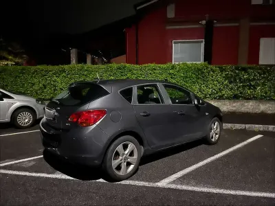 Usata Opel Astra Cosmo 110 CV (80 kW) 2012 Blu Berlina