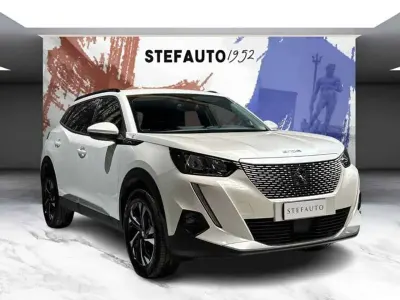 Usata Peugeot e-2008 Active 56 kW (77 CV) 2021 Bianco madreperla SUV