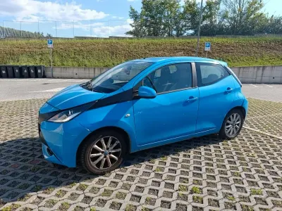 Usata Toyota Aygo 69 CV (50 kW) 2017 Bluazzurro Utilitaria