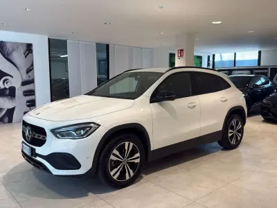 Usata Mercedes GLA180 136 CV (100 kW) 2022 Bianco SUV