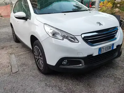Usata Peugeot 2008 Active 68 CV (50 kW) 2014 Bianco SUV