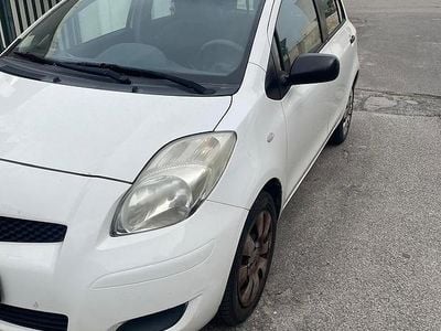 Usata Toyota Yaris 69 CV (50 kW) 2009 Bianco Utilitaria