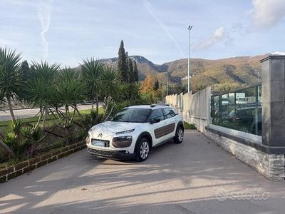 Usata Citroën C4 Cactus Shine 100 CV (73 kW) 2014 Bianco Utilitaria