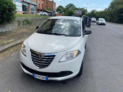 Usata Lancia Ypsilon 69 CV (50 kW) 2014 Bianco Utilitaria