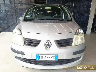 Usata Renault Modus Dynamique 75 CV (55 kW) 2006 Argento Monovolume