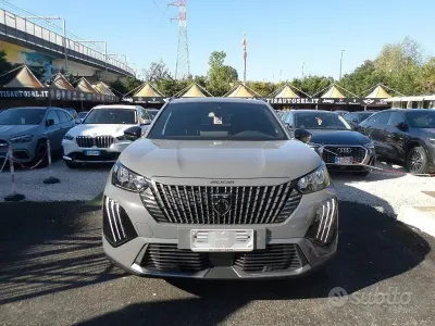 Usata Peugeot 2008 Allure 101 CV (74 kW) 2024 Grigio SUV