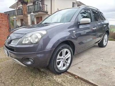 Käytetty Renault Koleos Luxe 150 HP (110 kW) 2011 Sininen Katumaasturi