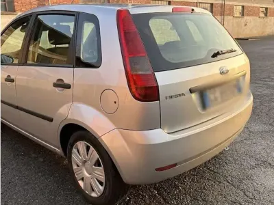 Usata Ford Fiesta Ambiente 75 CV (55 kW) 2003 Argento Utilitaria