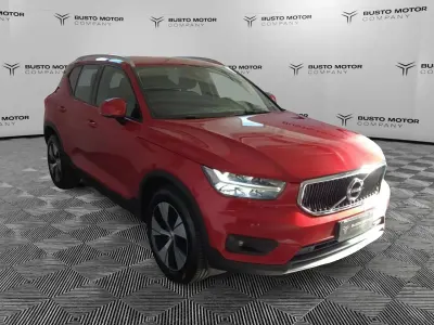 Usata Volvo XC40 Momentum 129 CV (94 kW) 2021 Rosso SUV