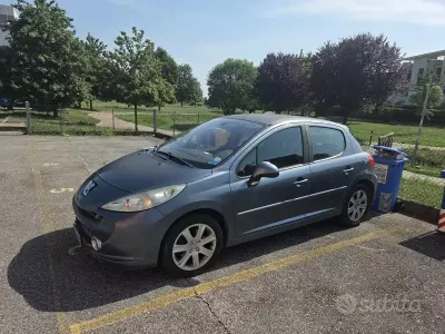 Usata Peugeot 207 90 CV (66 kW) 2007 Bluazzurro Berlina