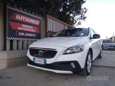 Usata Volvo V40 CC Momentum 120 CV (88 kW) 2015 Bianco Station wagon