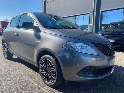 Usata Lancia Ypsilon Silver 70 CV (51 kW) 2023 Grigio Utilitaria