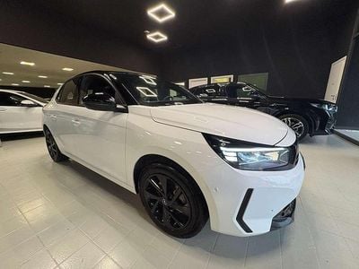 Usata Opel Corsa GS Line 101 CV (74 kW) 2025 Bianco metalizzato Utilitaria