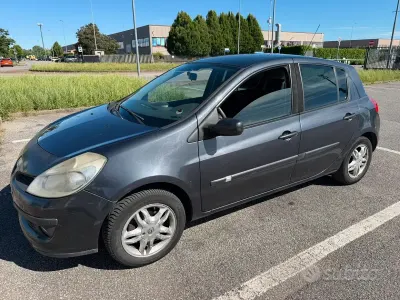 Usata Renault Clio III 75 CV (55 kW) 2008 Bluazzurro Utilitaria