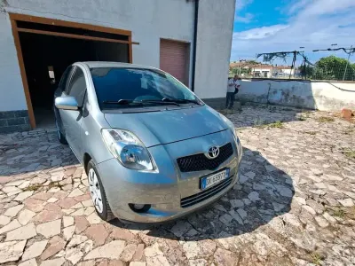 Usata Toyota Yaris 69 CV (50 kW) 2007 Grigio Utilitaria