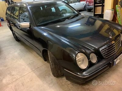 Occasion Mercedes E270 Elegance 150 ch (110 kW) 1998 Bleue Berline