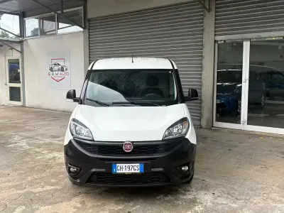 Usata Fiat Doblò 105 CV (77 kW) 2022 Bianco Monovolume