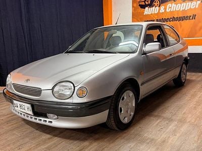Usata Toyota Corolla 86 CV (63 kW) 1998 Argento Berlina