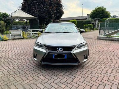 Lexus CT200h