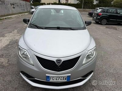 Usata Lancia Ypsilon 69 CV (50 kW) 2016 Grigio Utilitaria