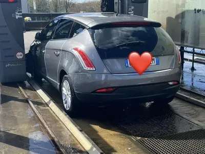 Usata Lancia Delta 120 CV (88 kW) 2012 Grigio Utilitaria