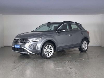 Usata VW T-Roc Life 110 CV (80 kW) 2023 Indium grey metallizzato nero SUV
