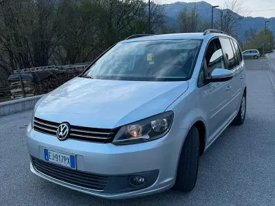 Begagnad VW Touran 105 HK (77 kW) 2011 Minibuss